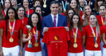 Sánchez anuncia que las jugadoras de España recibirán la Medalla de Oro del Mérito Deportivo