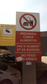 En el aparcamiento del Hotel Simancas (Valladolid) solo puedes comer cosas que no alimentan