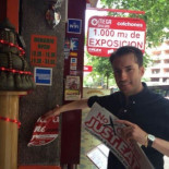 Unas pegatinas destapan la guerra sucia entre Just Eat y La Nevera Roja