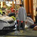 Obligada a pagar más en el avión por ser diferente