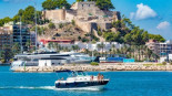 Sorprenden en Dénia a un catamarán con 120 personas a bordo bebiendo y bailando sin mascarilla