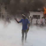 Miles de manifestantes incendian el Parlamento de Burkina Faso en una protesta histórica