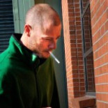 Un joven que mató a su perro a golpes en el año 2013 ahora está acusado de matar a su madre