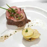 Rollito de carne con setas y cebolla