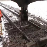 Vías traviesas y rieles encarrilados