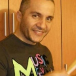 El batería de Los Piratas usó un tenedor