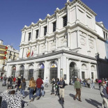 Trabajar gratis en el Teatro Real: de una oportunidad laboral a una "vergüenza"