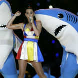 "El grito del milenio": el mismo sonido molesto en todas las canciones famosas [Eng]