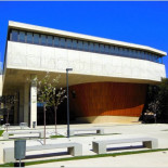 “Me obligan a tenerte en clase, pero no eres bienvenida”, ha espetado un profesor a una alumna por vestir hiyab