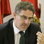 El hermano de Angel Acebes cobra 100.000 por gestionar un campo de golf sin clientes