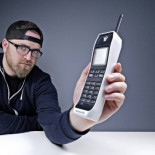 "Paso de internet en el móvil": los jóvenes que presumen de vivir en la Prehistoria