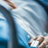 Mujer de Chicago autoriza la desconexión de su hermano del soporte vital, y después descubre que no era su hermano [eng]