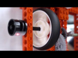 Girando una rueda de Lego a toda velocidad manualmente