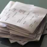 El tique en papel sólo puede suplirse por un documento electrónico si el usuario acepta, recuerda FACUA