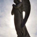 Las sepultureras de Algeciras denuncian que cobran 290 euros menos al mes que sus compañeros varones