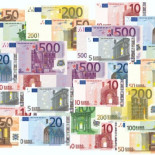 Recogen 250.000 euros esparcidos por el arcén de la A-4