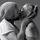 La belleza del beso por primera vez entre desconocidos [ENG]