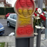 Atacan con pintura los monolitos a las víctimas de los sucesos del 3 de marzo