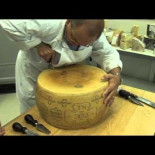 Así se abre un Queso Parmesano