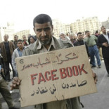 12.000 jóvenes reclaman a Mohamed VI en Facebook que derogue la Constitución