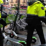 El Ayuntamiento de Valencia cumple su amenaza y retira 48 patinetes eléctricos de alquiler de las calles
