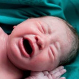 Da a luz en un parking después de que en el hospital le dijeran que no estaba de parto