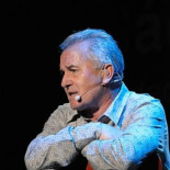 Víctor Manuel: «Los que se descargan música están matando a sus artistas»