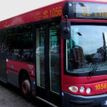 El chofér de un autobús embiste contra un coche tras una discusión con un conductor que le retó: Dame si tienes cojones