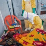 El peor brote de ébola de la historia está “fuera de control” tras matar a más de 330 personas