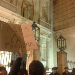 La población de Canals acorrala al President Fabra con gritos de "Fabra a la hoguera" (CAT)