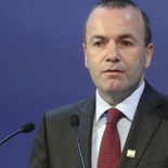 Escándalo en Alemania: el líder del PP Europeo usa el término "solución final" para los refugiados