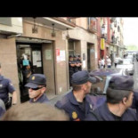 Video de desahucio en Legazpi. Agreden a vecinos y periodistas