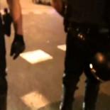 -¿Es usted de la prensa? -No -Pare el móvil. No puede grabar