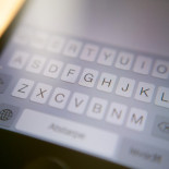 Presenta un informe científico escrito únicamente con las sugerencias del texto predictivo del móvil... y se lo aceptan