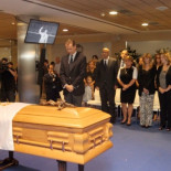 Aplausos espontáneos en TV y gritos de Presidente al líder de Podemos (ENG)