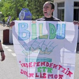 Sáenz de Santamaría cree probadas las sospechas del PP por la pancarta en la que "aparecen las palabras Bildu y ETA"