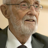 José Luis Sampedro: "el secreto de la vida es la dignidad, la sensatez y la humildad"