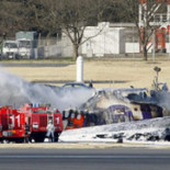Avión de carga de FedEx se estrella en Tokio