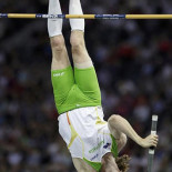 El australiano Hooker, lesionado, gana el oro en pértiga con un solo salto válido