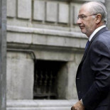 Una costurera de Gijón vive atemorizada por unos cojines ‘misteriosos’ de Rodrigo Rato