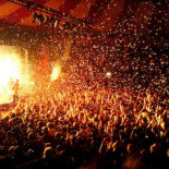 Un artista dobló los asistentes a un concierto y la venta de discos permitiendo pagar la voluntad por sus CD [ENG]