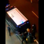 Mossos d'Esquadra golpean a detenido que no ofrecía resistencia