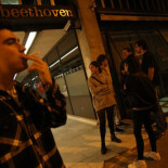 Empresarios aseguran que con la ley antitabaco las discotecas atraen a nuevos clientes y que la facturación no ha bajado