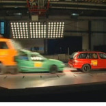 Estremecedor crash test muestra el peligro al chocar un camión contra un coche [ENG/GER]