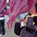 Cantante infantil en coma después de inhalar helio en un programa de TV de Japón [ENG]