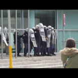 Policías y manifestantes se enfrentan en Vigo  en la manifestación contra la LOMCE