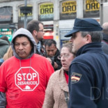Agentes de la UIP interrumpen un acto de la PAH convocado en memoria de uno de sus miembros que se quitó la vida