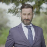 Joaquín Reyes se convierte en Santiago Abascal