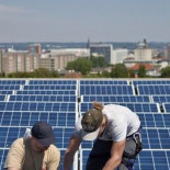 "Las empresas eléctricas y el Gobierno se han aliado para cargarse las energías renovables"