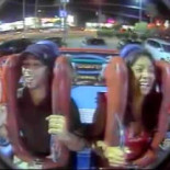 Hombre se desmaya en una atracción y se despierta en ella aún en funcionamiento